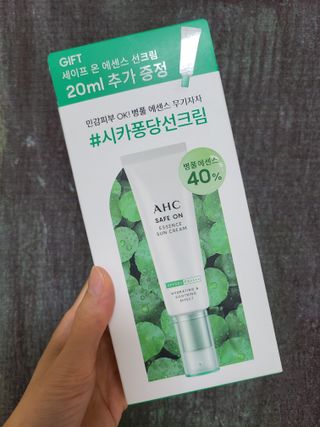 [AHC] 세이프온 에센스 선크림 올리브영 스페셜 증정 기획세트 — 4점을 준 리뷰어가 2022년 6월 올린 사용 사진
