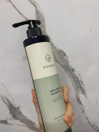 유메이 웰니스 샴푸 + 유메이 스칼프 브러쉬 — 5점을 준 리뷰어가 2022년 1월 올린 사용 사진