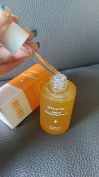 체르엠 스템앤셀 비타민 브라이트닝 에센스 30ml 1개 — 5점을 준 리뷰어가 2021년 9월 올린 사용 사진