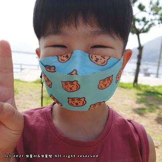 [숨그림]  덴탈마스크 짱구 우리아이 그리고 내가 쓰는 믿을수있는 케릭터 마스크  16종 — 5점을 준 리뷰어가 2021년 10월 올린 사용 사진