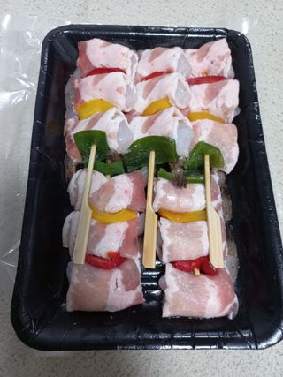 [다물꼬치] 삼겹새우롤꼬치 5개입 350g  + 데리야끼소스 120g + 매운고추소스 120g — 5점을 준 리뷰어가 2021년 11월 올린 사용 사진
