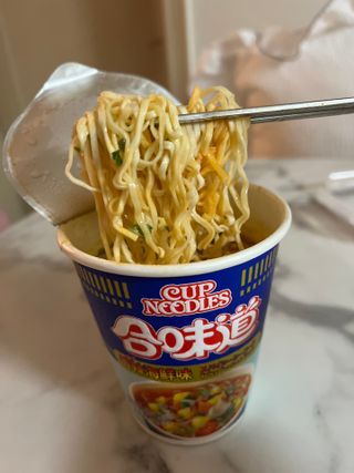 NISSIN 닛신 컵누들  4종 - 씨푸드오리지날, 씨푸드 스파이시, 씨푸드 커리, 씨푸드 XO소스 — 5점을 준 리뷰어가 2021년 12월 올린 사용 사진