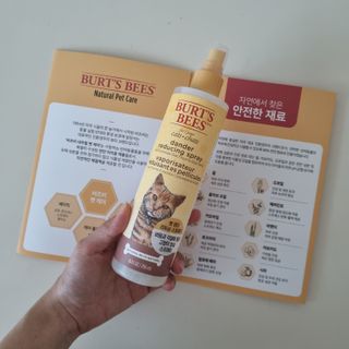 버츠비 캣 댄더 리듀싱 스프레이 — 5점을 준 리뷰어가 2021년 5월 올린 사용 사진
