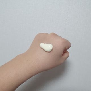 mom e 맘이 내추럴 베이비 케어 샴푸앤바스+로션 — 4.5점을 준 리뷰어가 2021년 1월 올린 사용 사진
