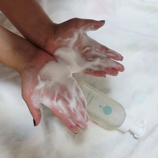 아미퓨어 [라이브] 피부장벽 강화를 위한 머랭 버블 클렌저 천연계면활성제로 온가족 사용가능 — 5점을 준 리뷰어가 2021년 7월 올린 사용 사진