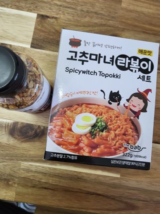 더밥  고추마녀 라볶이 +  나이스미 무설탕 현미후레이크 — 4점을 준 리뷰어가 2021년 10월 올린 사용 사진