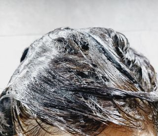 르핸스 퍼포밍 5 샴푸 비반트 포렛/베티버 포그 — 5점을 준 리뷰어가 2022년 12월 올린 사용 사진