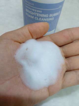 약손명가코스메틱 에오스보떼 브라이트닝 버블 폼 클렌징 300ml — 5점을 준 리뷰어가 2021년 12월 올린 사용 사진