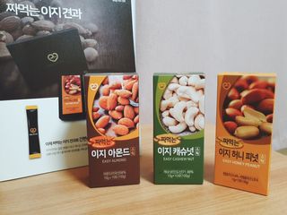 짜먹는 이지견과 짜먹는 이지아몬드, 짜먹는 이지허니피넛, 짜먹는 이지캐슈넛 각 10g X  10포 — 5점을 준 리뷰어가 2021년 2월 올린 사용 사진
