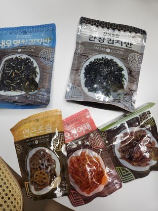 하나마이 [마마쿡] 전 청와대 천상현 셰프의 밑반찬  5종세트(소고기 장조림+연근조림+진미채+간장김자반+새우김자반) — 5점을 준 리뷰어가 2023년 4월 올린 사용 사진