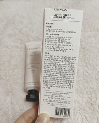 러브모아 향수 고체향수 승무원 고체향수 바르는 향수 니치향수 도손 우드세이지 앤 씨솔트 — 4점을 준 리뷰어가 2023년 1월 올린 사용 사진