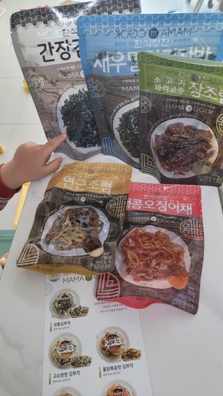 하나마이 [마마쿡] 전 청와대 천상현 셰프의 밑반찬  5종세트(소고기 장조림+연근조림+진미채+간장김자반+새우김자반) — 4.5점을 준 리뷰어가 2023년 4월 올린 사용 사진