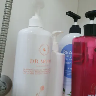 프리[닥터문] 유산균 락토케어 질경초 여성청결제 1000ml (젤타입) — 5점을 준 리뷰어가 2022년 7월 올린 사용 사진
