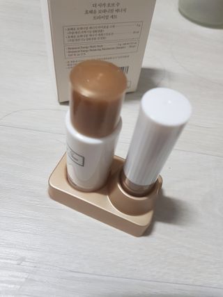 더사가오브수 [사가수] 효혜윤 보태니컬 에너지 에센스인로션 20ml /아이포올 스틱 3g — 3점을 준 리뷰어가 2023년 3월 올린 사용 사진