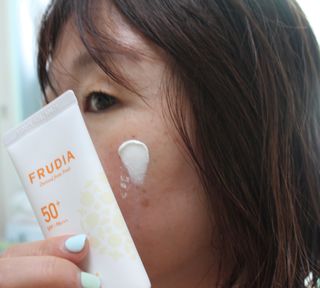 [후르디아] 혼합자차 선 에센스+톤업 선크림 2종 — 5점을 준 리뷰어가 2021년 6월 올린 사용 사진