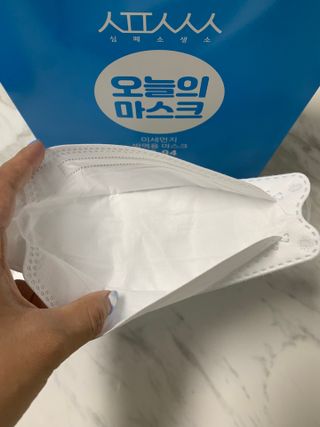 [심폐소생소] KF94 오늘의 마스크 대형 — 5점을 준 리뷰어가 2021년 8월 올린 사용 사진