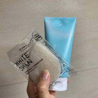 오투에니원 화이트 스완 퍼펙트 폼 클렌징 150g 퍼프증정 — 5점을 준 리뷰어가 2023년 1월 올린 사용 사진