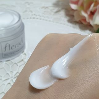 플레라디 에델바이스 인리치드 머랭 크림 — 5점을 준 리뷰어가 2021년 4월 올린 사용 사진
