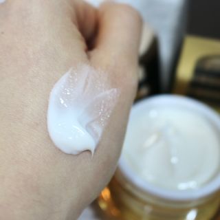 자민경 크레마카라콜 울트라 프로폴리스 하이드라 인텐스 크림 50ml — 5점을 준 리뷰어가 2021년 1월 올린 사용 사진