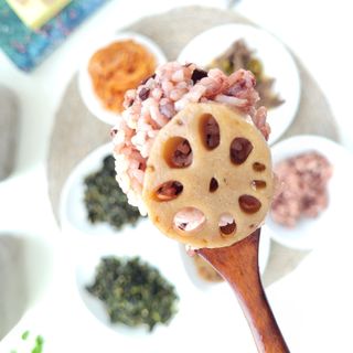 하나마이 [마마쿡] 전 청와대 천상현 셰프의 밑반찬  5종세트(소고기 장조림+연근조림+진미채+간장김자반+새우김자반) — 5점을 준 리뷰어가 2023년 4월 올린 사용 사진