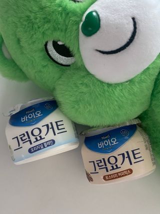 매일바이오 그릭요거트 오리지널 플레인 4개, 로스터리 커피믹스 4개 — 5점을 준 리뷰어가 2021년 12월 올린 사용 사진