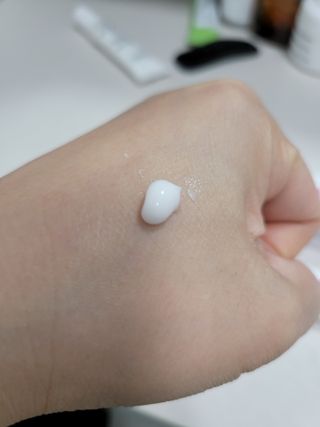 이엔코스 알부틴 알파 화이트닝크림 — 5점을 준 리뷰어가 2021년 4월 올린 사용 사진