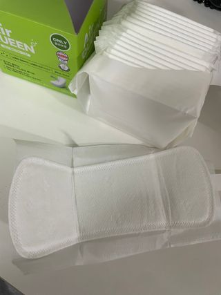 에어퀸 뉴브레스 유기농 생리대 4종 (팬티라이너 20P + 중형 10P + 대형 10P + 오버나이트 8P)_체험단 — 4.5점을 준 리뷰어가 2024년 6월 올린 사용 사진