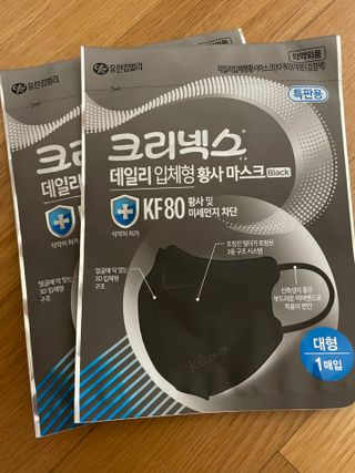 나무드 [유한킴벌리] 크리넥스 KF80 데일리 마스크 화이트 대형 블랙 10개 + 대형 화이트 10개 — 5점을 준 리뷰어가 2021년 11월 올린 사용 사진