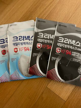 나무드 [유한킴벌리] 크리넥스 KF94 데일리 마스크 화이트 대형 블랙 10개 , 대형 화이트 10개 — 5점을 준 리뷰어가 2021년 11월 올린 사용 사진