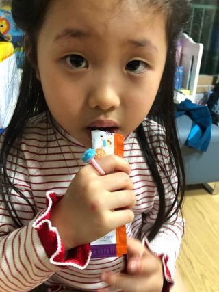 베거스코리아 [콜리케어] 키즈 홍삼콜리 딸기맛 14포 — 5점을 준 리뷰어가 2021년 10월 올린 사용 사진