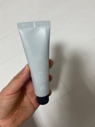 르핸스 퍼포밍 2 핸드&네일 비반트포렛/베티버포그 — 5점을 준 리뷰어가 2022년 12월 올린 사용 사진