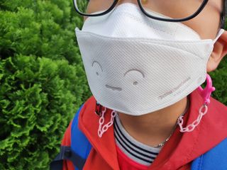 [숨그림]  덴탈마스크 짱구 우리아이 그리고 내가 쓰는 믿을수있는 케릭터 마스크  16종 — 5점을 준 리뷰어가 2021년 10월 올린 사용 사진