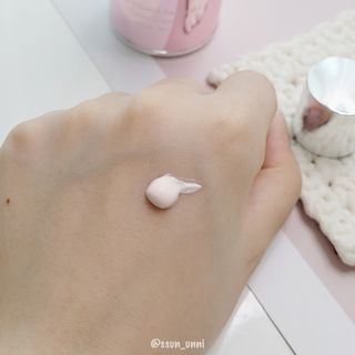 Re:NK 리엔케이 핑크 볼륨 래디언스 컬러크림 — 5점을 준 리뷰어가 2021년 7월 올린 사용 사진