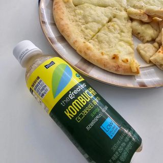 더그레잇티 콤부차 [매일유업] 더그레잇티 44kcal 콤부차 300ml *12개입 (오리지널 6개+베리리치 6개) — 5점을 준 리뷰어가 2023년 8월 올린 사용 사진