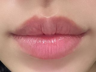 [후르디아] 올리브영 착한보습 비건 립버터 2종 — 5점을 준 리뷰어가 2023년 1월 올린 사용 사진