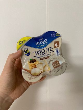 매일바이오 그릭요거트 오리지널 플레인 4개, 로스터리 커피믹스 4개 — 5점을 준 리뷰어가 2021년 12월 올린 사용 사진