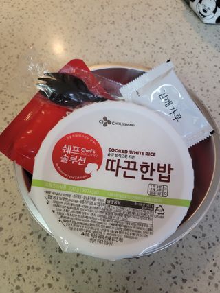 [서울시스터즈] CU 김치 4총사 세트-김치볶음밥, 김치큐브닭, 김치바삭김, 김치아몬드 — 4점을 준 리뷰어가 2021년 10월 올린 사용 사진