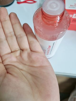 아이앤립 / EYENLIP 아이앤립 연어오일 리바이탈라이징 토너 — 5점을 준 리뷰어가 2021년 5월 올린 사용 사진