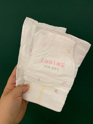 쿠잉 에어드라이  풀커버 밴드기저귀 (S/M/L) 1팩 — 5점을 준 리뷰어가 2022년 12월 올린 사용 사진