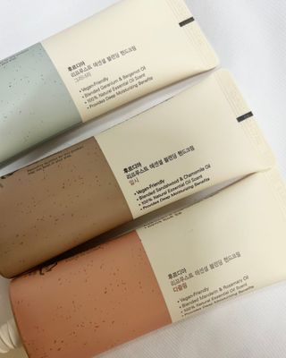 [후르디아] 끈적임 없는 착한성분 비건  핸드크림 3종 — 5점을 준 리뷰어가 2024년 3월 올린 사용 사진