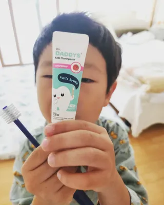 닥터데디스 안심저불소 키즈치약 (라즈베리, 청포도향 중 택 1) 60g +  여행용 미니 치약 15g — 5점을 준 리뷰어가 2022년 11월 올린 사용 사진