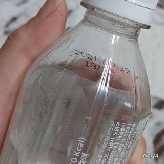 아쿠아스 플레이버워터 ★[아쿠아스] 제로칼로리 플레이버워터 복숭아/청포도 1BOX 20개입 — 4.5점을 준 리뷰어가 2021년 4월 올린 사용 사진