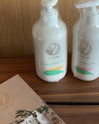 mom e 맘이 내추럴 베이비 케어 샴푸앤바스+로션 — 5점을 준 리뷰어가 2021년 1월 올린 사용 사진