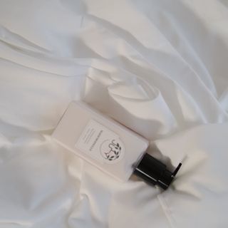 줄라이 모닝 _ JULY MORNING 줄라이모닝 하이드레이팅 퍼퓸드 바디앤핸드 에멀젼 — 5점을 준 리뷰어가 2021년 12월 올린 사용 사진