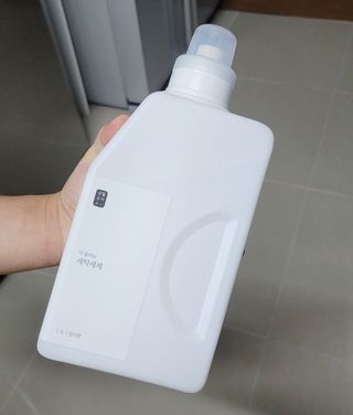 [생활공작소] 섬유유연제 + 세탁세제 1.5L 릴리향 — 5점을 준 리뷰어가 2021년 2월 올린 사용 사진