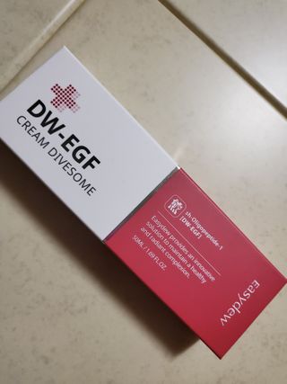이지듀 DW-EGF 크림 다이브좀_콜라겐이 쏙쏙, 탄력피부로 다이빙 — 5점을 준 리뷰어가 2021년 2월 올린 사용 사진