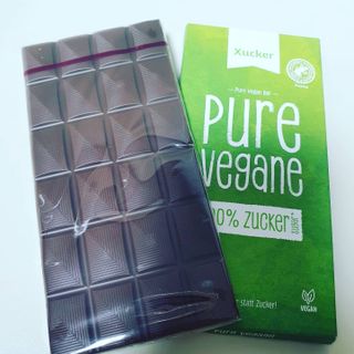 당류2g 자일리톨로 단맛을낸 슈카 퓨어비건 무설탕초콜릿 Xucker vegan 2개입 — 5점을 준 리뷰어가 2021년 4월 올린 사용 사진