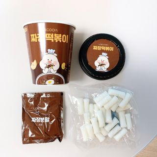 유비쿡 컵떡볶이 매운컵떡볶이2개/ 짜장컵떡볶이 2개  총 4개세트 — 5점을 준 리뷰어가 2021년 5월 올린 사용 사진
