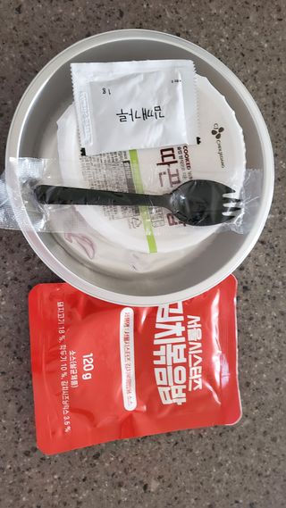 [서울시스터즈] CU 김치 4총사 세트-김치볶음밥, 김치큐브닭, 김치바삭김, 김치아몬드 — 4점을 준 리뷰어가 2021년 9월 올린 사용 사진