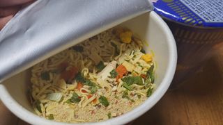 NISSIN 닛신 컵누들  4종 - 씨푸드오리지날, 씨푸드 스파이시, 씨푸드 커리, 씨푸드 XO소스 — 5점을 준 리뷰어가 2022년 11월 올린 사용 사진